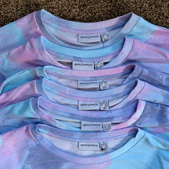 NWT Ariana Grande GIAW Crewneck - Picture 4 of 7